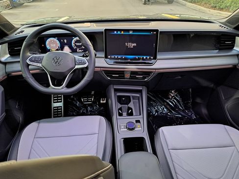 New 2026 Volkswagen Tiguan SE R-Line FWD image 6