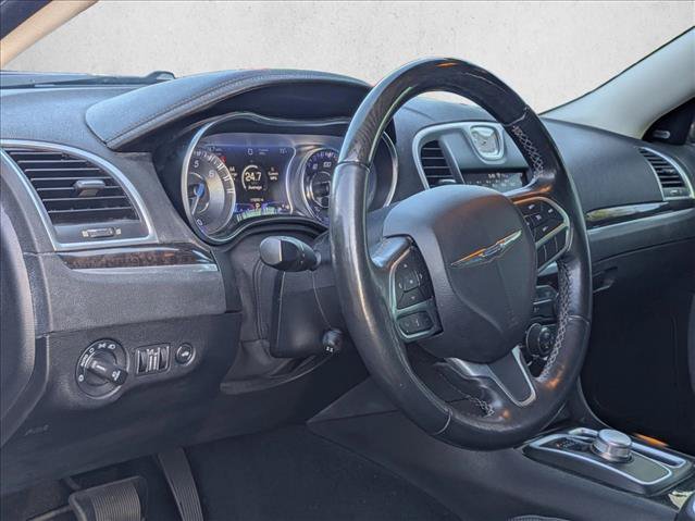 Used 2019 Chrysler 300 Limited RWD image 4