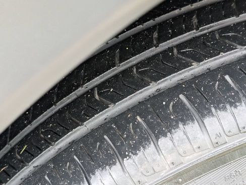 Used 2019 Jeep Cherokee Limited AWD/4WD image 28