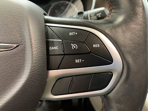 Used 2018 Chrysler Pacifica Touring-L Plus w/ Tire & Wheel Group image 15