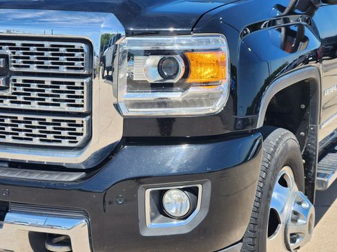Used 2019 GMC Sierra 3500 Denali w/ Duramax Plus Package AWD/4WD image 10