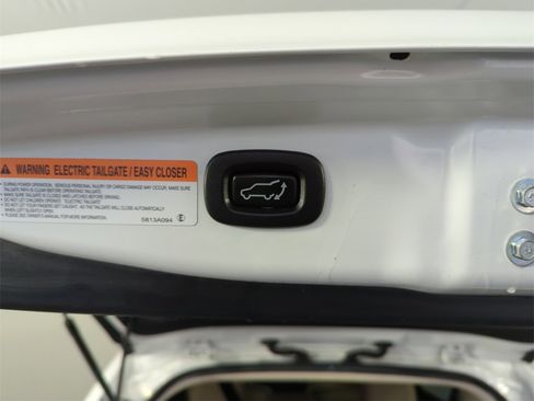 Used 2016 Mitsubishi Outlander SEL image 32