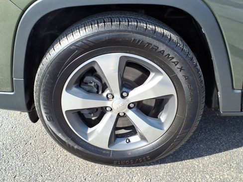 Certified 2019 Jeep Cherokee Limited image 6