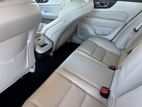 Used 2019 Volvo S60 T6 Momentum w/ Premium Package AWD/4WD image 4