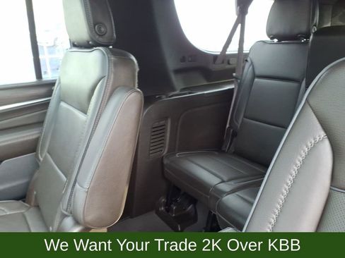 Used 2022 GMC Yukon XL Denali w/ Denali Premium Package image 14