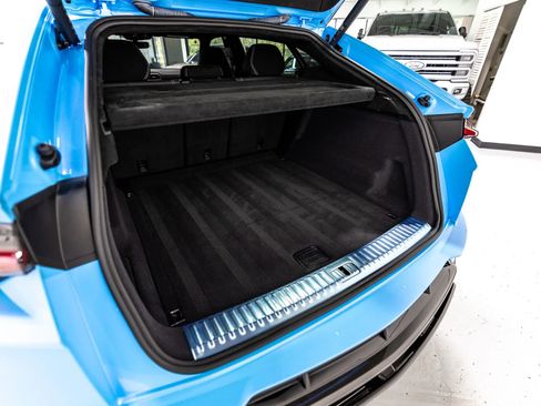 Used 2023 Lamborghini Urus Performante AWD/4WD image 28