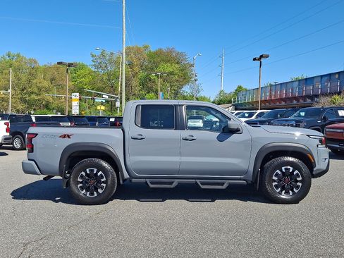 Used 2024 Nissan Frontier PRO-4X w/ Technology Package AWD/4WD image 7