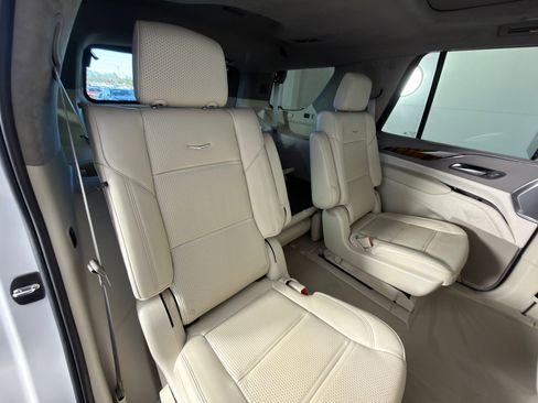 Used 2024 Cadillac Escalade Premium Luxury Platinum image 29