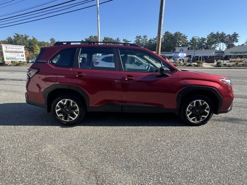 Used 2025 Subaru Forester image 2