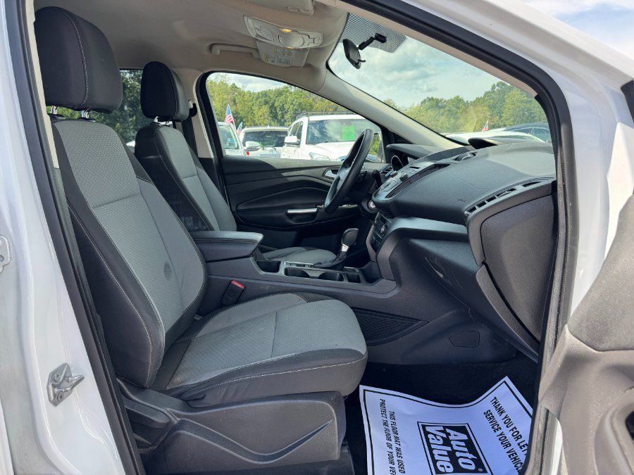 Used 2017 Ford Escape SE FWD image 19