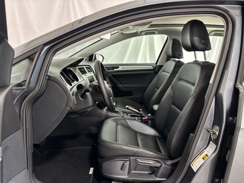 Used 2016 Volkswagen Golf Limited Edition image 12