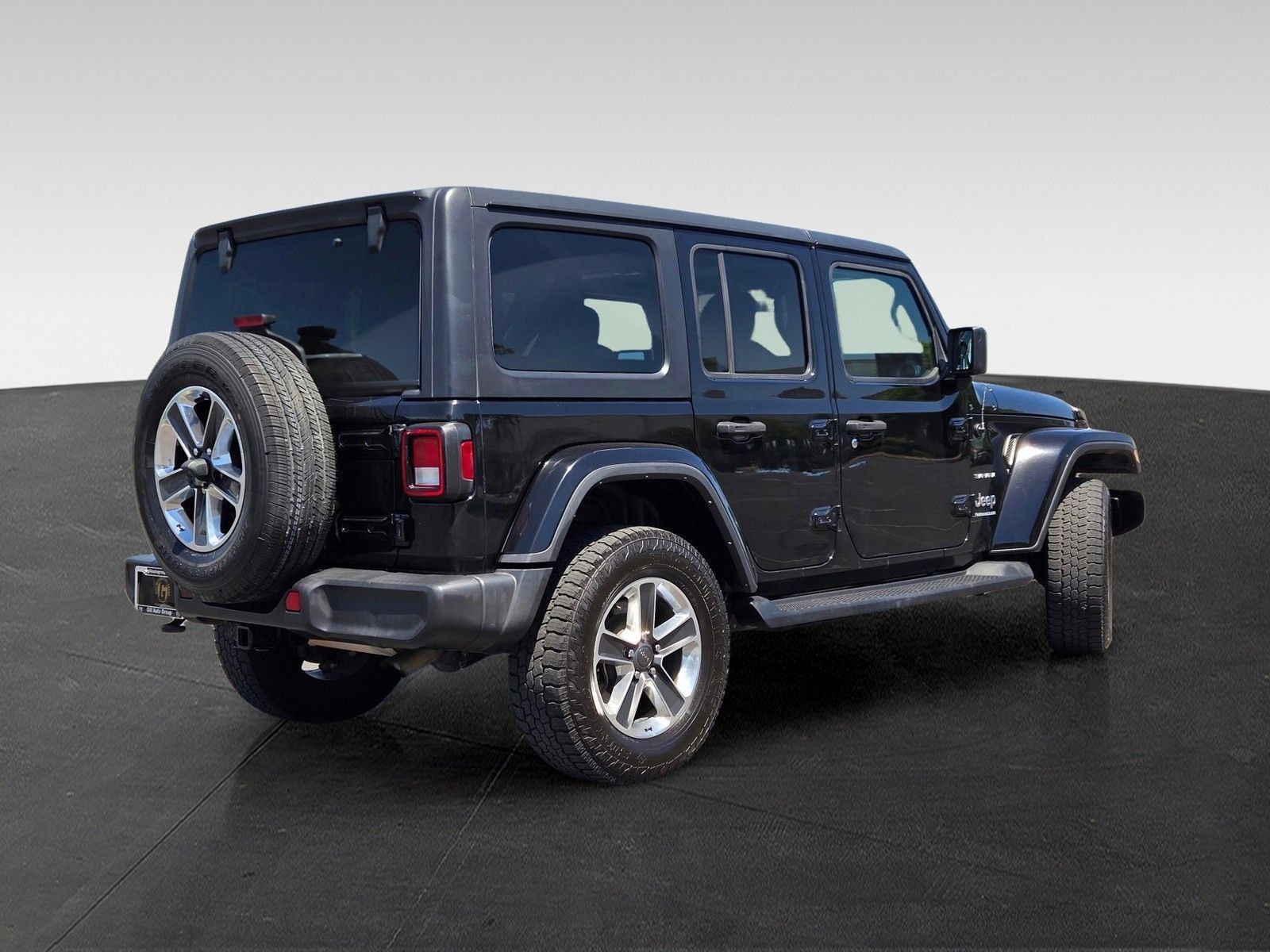 Used 2023 Jeep Wrangler Unlimited Sahara w/ Cold Weather Group AWD/4WD image 5