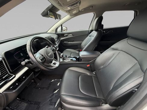 Used 2025 Kia Sportage EX FWD image 11
