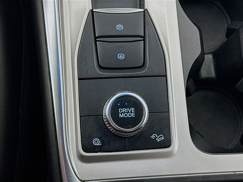 Used 2022 Ford Explorer XLT w/ Equipment Group 202A image 25