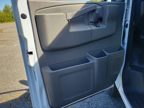 New 2025 GMC Savana 3500 w/ Power Convenience Package image 17