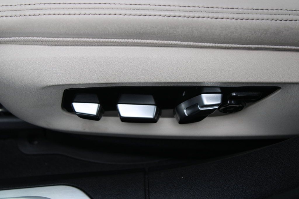 Used 2021 BMW 740i w/ M Sport Package RWD image 17