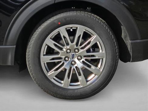 New 2026 Ford Explorer Platinum image 9