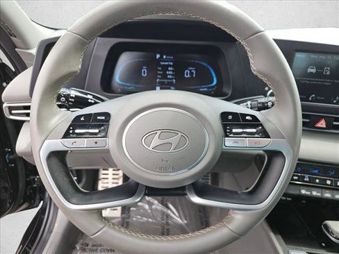 Used 2025 Hyundai Elantra Sport FWD image 13