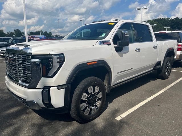 Used 2024 GMC Sierra 2500 Denali w/ Denali Reserve Package AWD/4WD image 1