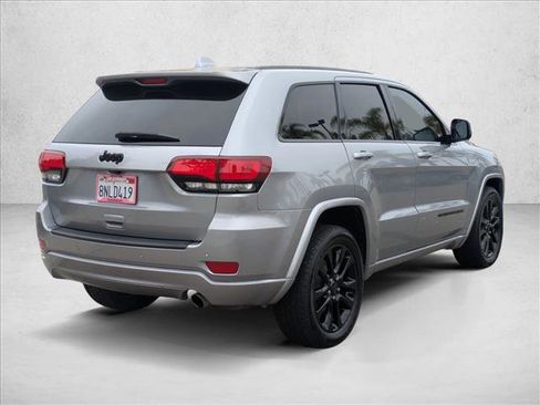 Used 2019 Jeep Grand Cherokee Altitude image 5