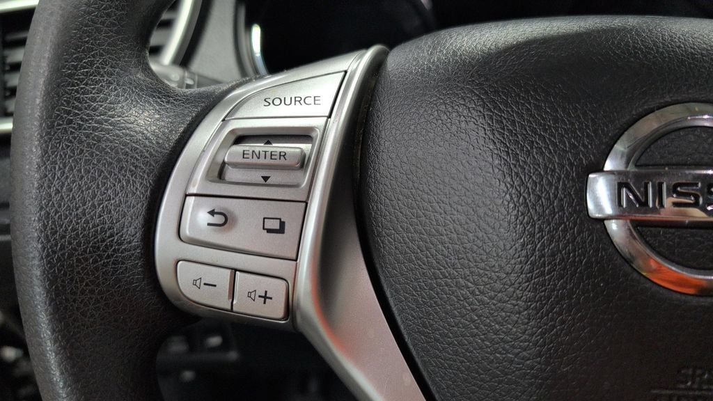 Used 2016 Nissan Rogue SV AWD/4WD image 10