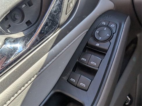 Used 2021 Chevrolet Traverse LT w/ LT Premium Package image 31