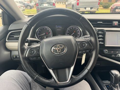 Used 2019 Toyota Camry SE image 19