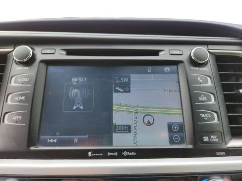 Used 2019 Toyota Highlander XLE image 28