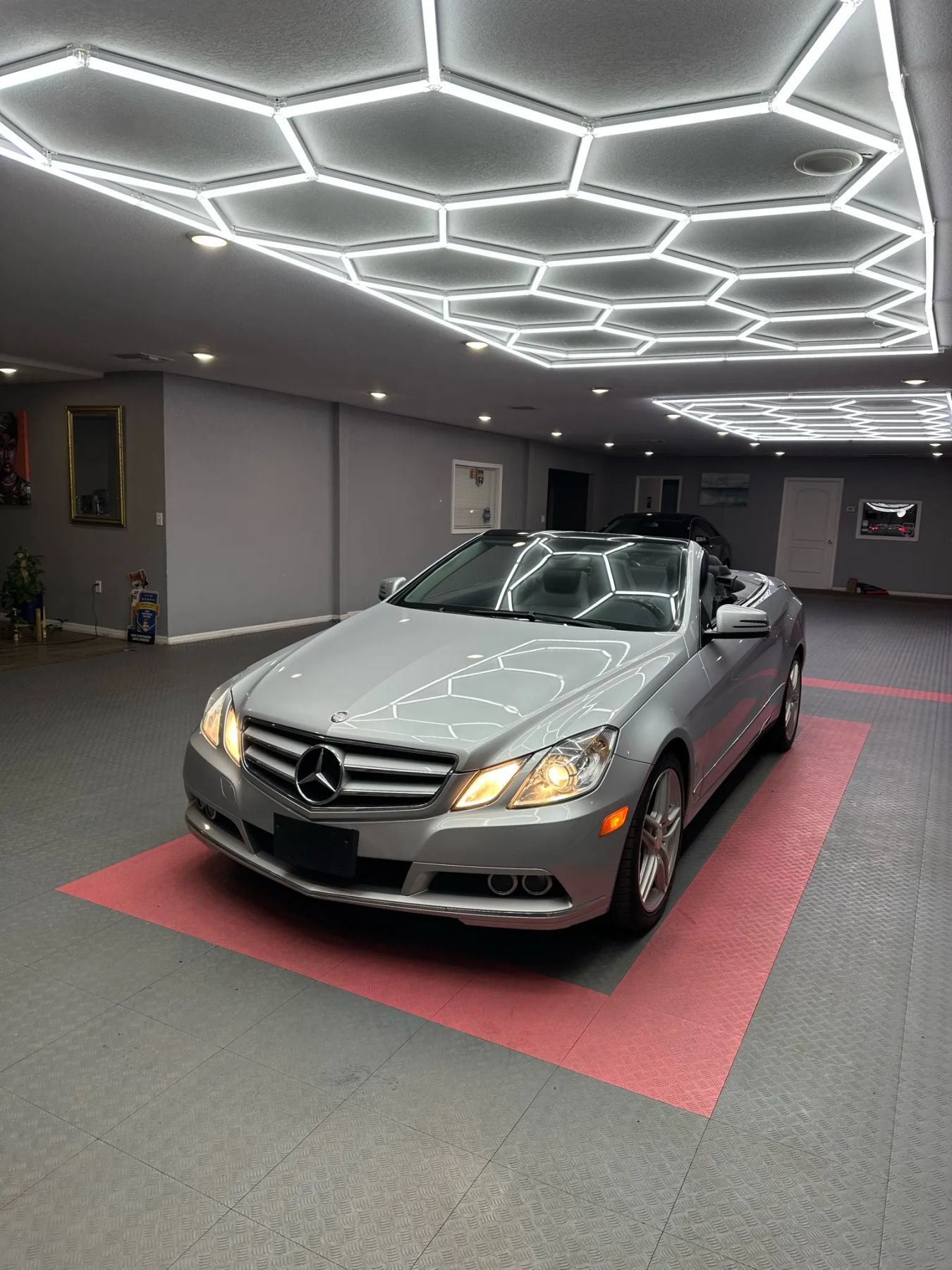 Used 2011 Mercedes-Benz E 350 Cabriolet image 2