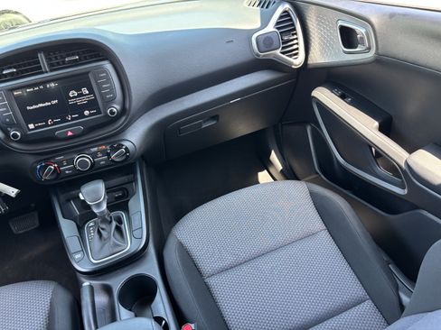 Certified 2025 Kia Soul LX w/ LX Technology Package FWD image 14