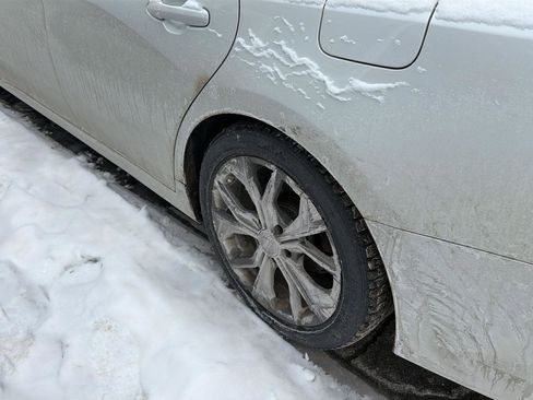 Used 2020 Toyota Avalon Limited image 9