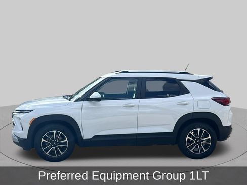 Used 2025 Chevrolet TrailBlazer LT FWD image 2
