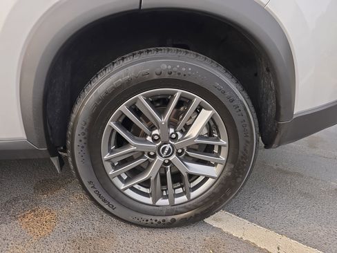 Used 2024 Nissan Rogue S image 35