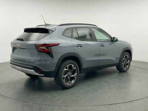 Used 2025 Chevrolet Trax LT image 9