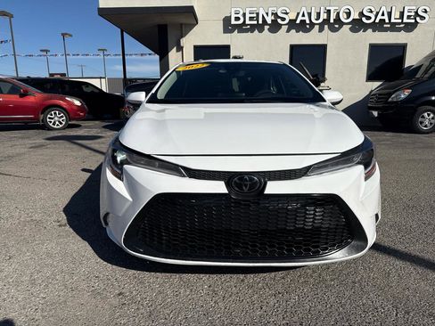 Used 2022 Toyota Corolla LE image 3