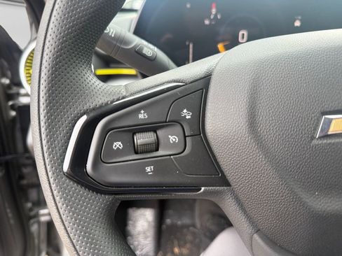 Used 2025 Chevrolet Trax LT FWD image 20