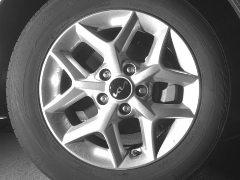 Used 2025 Kia Soul LX w/ LX Technology Package image 13