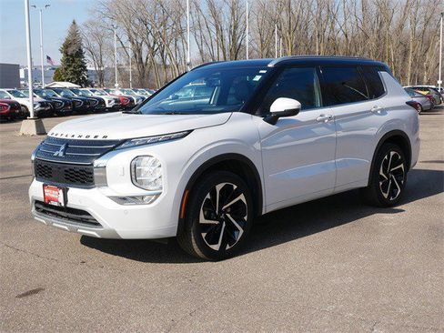 Used 2023 Mitsubishi Outlander SEL image 3