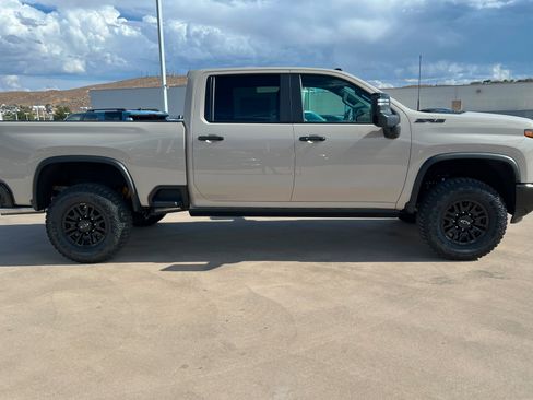 New 2026 Chevrolet Silverado 2500 ZR2 w/ LPO, Dark Essentials Package AWD/4WD image 7