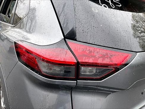 Used 2024 Nissan Rogue S AWD/4WD image 23