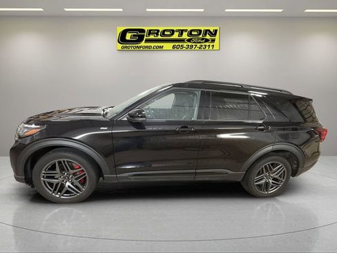 Used 2025 Ford Explorer ST-Line w/ ST-Line Street Pack image 2