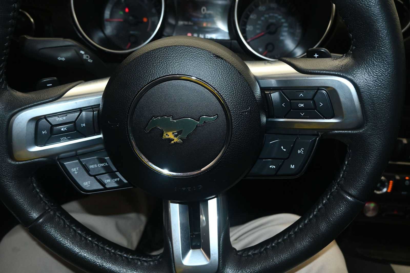 Used 2020 Ford Mustang Coupe RWD image 19