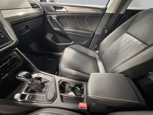 Used 2024 Volkswagen Tiguan SE w/ Panoramic Sunroof Package AWD/4WD image 21