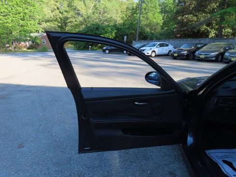 Used 2006 BMW 325i Sedan image 14