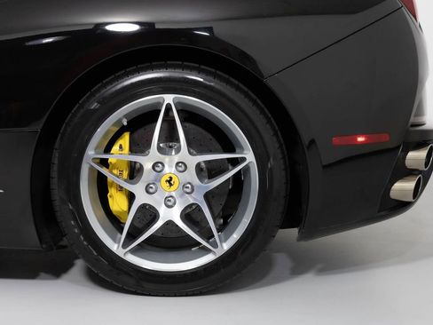 Used 2011 Ferrari California image 22