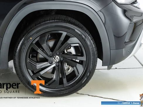 Used 2023 Volkswagen Atlas SE w/ Black Wheel Package FWD image 52