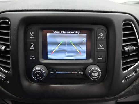 Used 2018 Jeep Compass Latitude AWD/4WD image 16