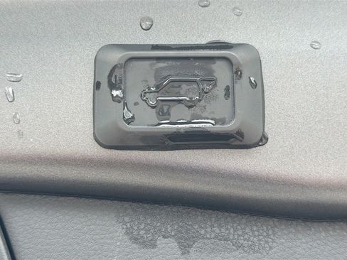 Used 2021 Toyota RAV4 XLE Premium image 14