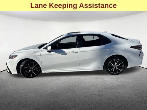 Used 2024 Toyota Camry SE image 6