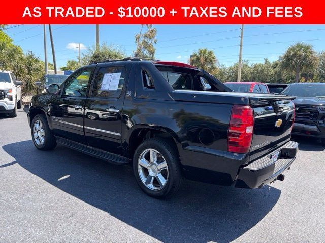 Used 2013 Chevrolet Avalanche LTZ AWD/4WD image 4
